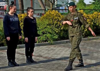 4.06.2020 Rytwiany. Strzelcy ćwiczą musztrę / Związek Strzelecki