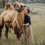Właścicielka wraz z zaginioną wielbłądzicą / Osiołkowo - farma z osiołkami / facebook