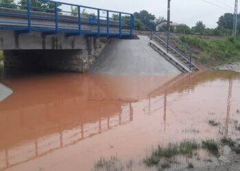 Ulica Nadrzeczna w Wąchocku i mały dopływ Kamiennej / Starachowice998/facebook