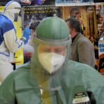 02.06.2020. Starachowice. Żołnierze WOT pobierają od nauczycieli wymazy na obecność koronawirusa / st.szer. OT Daniel Woś / Świętokrzyska Brygada Obrony Terytorialnej