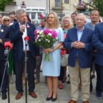 20.06.2020. Ostrowiec Świętokrzyski. Akcja „Łączy nas Polska”. Na zdjęciu (od lewej): Andrzej Kryj - poseł PiS, Jarosław Rusiecki - senator PiS, Małgorzata Wasserman - posłanka PiS, Krzysztof Lipiec - lider świętokrzyskich struktur PiS i Zbigniew Duda - szef ostrowieckich struktur PiS / Emilia Sitarska / Radio Kielce