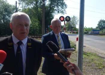 Konferencja dotycząca kampanii „Bezpieczny przejazd”. / Radio PiK