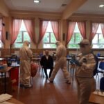 03.06.2020 Staszów. Żołnierze WOT pobierają próbki na obecność COVID-19 / Grażyna Szlęzak-Wójcik / Radio Kielce