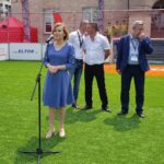 21.06.2020. Kielce. Turniej piłkarski „Piątki na Rynku Sport CK 2020”. Na zdjęciu (przemawia): Anna Krupka - wiceminister sportu / Maciej Makuła / Radio Kielce