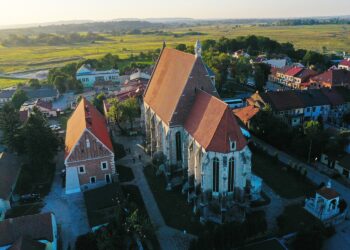 30.06.2020. Fotopuzzle z Radiem Kielce - Bazylika Kolegiacka Narodzenia Najświętszej Marii Panny w Wiślicy / Radio Kielce