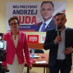 26.06.2020 Bałtów. Spotkanie w ramach akcji „Łączy nas Polska”. Na zdjęciu (od lewej): poseł Agata Wojtyszek i Hubert Żądło - wójt Bałtowa / Anna Głąb / Radio Kielce