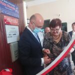 15.06.2020. Jędrzejów. Otwarcie filii biura poselskiego Piotra Wawrzyka. Na zdjęciu: Piotr Wawrzyk - wicemister spraw zagranicznych i Elżbieta Bartosz - przewodnicząca NSZZ Solidarność Oświaty w Jędrzejowie; asystent społeczny w biurze poselskim wiceministra Piotra Wawrzyka / Ewa Pociejowska-Gawęda / Radio Kielce