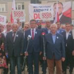 25.06.2020. Włoszczowa. Wręczenie promes w ramach Funduszu Inwestycji Samorządowych. Na zdjęciu (od lewej): Małgorzata Gusta - członek zarządu powiatu włoszczowskiego, Zbigniew Matyśkiewicz - przewodniczący rady powiatu włoszczowskiego, Dariusz Czechowski - starosta włoszczowski, Krzysztof Lipiec - poseł PiS / Ewa Pociejowska-Gawęda / Radio Kielce