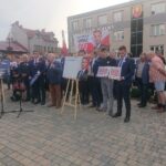 25.06.2020. Włoszczowa. Wręczenie promes w ramach Funduszu Inwestycji Samorządowych / Ewa Pociejowska-Gawęda / Radio Kielce