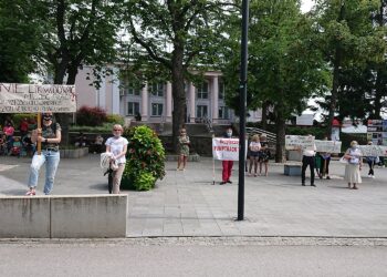 25.06.2020. Busko-Zdrój. Protest mieszkańców / Marta Gajda / Radio Kielce