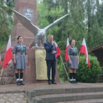 29.06.2020 Skarżysko. Uroczystości z okazji 80. rocznicy mordu na Polakach dokonanego przez Niemców w lesie Brzask. Przemawia Zbigniew Koniusz - wojewoda świętokrzyski / Anna Głąb / Radio Kielce