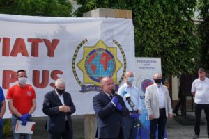 06.06.2020 Kielce. Akcja „Kolumna nadziei”. Na zdjęciu (od lewej): Paweł Faryna - starosta jędrzejowski, poseł Krzysztof Lipiec, wicemarszałek Marek Bogusławski, wiceminister Piotr Wawrzyk i Krzysztof Obratański - burmistrz Końskich / Michał Kita / Radio Kita