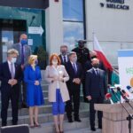 15.06.2020. Kielce. Podpisanie umów w WFOŚiGW. W podpisaniu wzięli udział (od lewej): Krzysztof Słoń - senator PiS, Grzegorz Socha - wiceprezes WFOŚiGW, Anna Krupka - wiceminister sportu, Małgorzata Jalowska - wicestarosta powiatu opatowskiego, Paweł Lubieniecki - sekretarz Starostwa Powiatowego w Opatowie, Andrzej Kryj - poseł PiS, brygadier Krzysztof Ciosek - komendant komendy wojewódzkiej PSP Kielce, Rafał Nowak  - wicewojewoda świętokrzyski,  Ryszard Gliwiński - prezes WFOŚiGW / Michał Kita / Radio Kielce