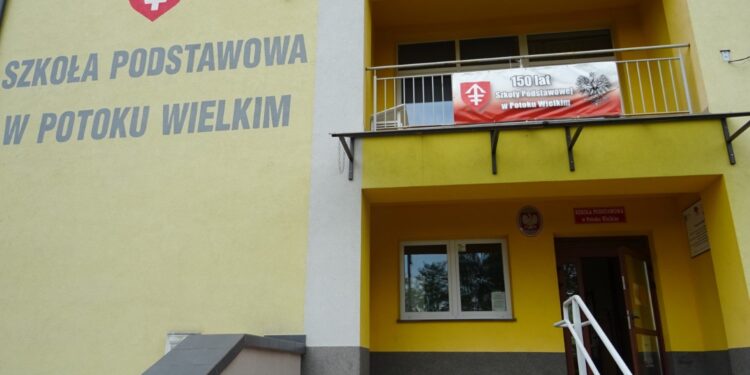 Szkoła Podstawowa w Potoku Wielkim / Radio Kielce