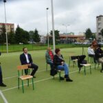 10.06.2020 Jędrzejów. Podpisanie umowy na modernizację obiektów sportowych przy Szkole Podstawowej nr 4 i Pływalni Miejskiej w Jędrzejowie / Ewa Pociejowska-Gawęda / Radio Kielce