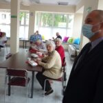 12.06.2020. Jędrzejów. Dzienny Dom „Senior+”. Na zdjęciu (po prawej): Marcin Piszczek - burmistrz Jędrzejowa / Ewa Pociejowska-Gawęda / Radio Kielce