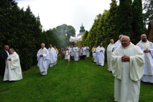 11.06.2020. Jędrzejów. Archiopactwo Cystersów. Uroczystości Bożego Ciała / Ewa Pociejowska-Gawęda / Radio Kielce