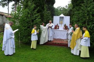 11.06.2020. Jędrzejów. Archiopactwo Cystersów. Uroczystości Bożego Ciała / Ewa Pociejowska-Gawęda / Radio Kielce