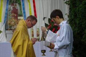 11.06.2020. Jędrzejów. Archiopactwo Cystersów. Uroczystości Bożego Ciała / Ewa Pociejowska-Gawęda / Radio Kielce