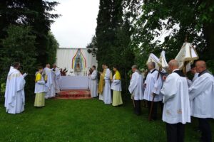 11.06.2020. Jędrzejów. Archiopactwo Cystersów. Uroczystości Bożego Ciała / Ewa Pociejowska-Gawęda / Radio Kielce