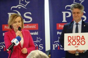 14.06.2020. Włoszczowa. Akcja „Łączy nas Polska”. Na zdjęciu: poseł Anna Krupka - wiceminister sportu, Krzysztof Słoń - senator PiS / Ewa Pociejowska-Gawęda / Radio Kielce