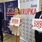 14.06.2020. Włoszczowa. Akcja  „Łączy nas Polska”. Na zdjęciu (z lewej): Krzysztof Słoń - senator PiS, z prawej: Łukasz Karpiński - wicestarosta włoszczowski / Ewa Pociejowska-Gawęda / Radio Kielce