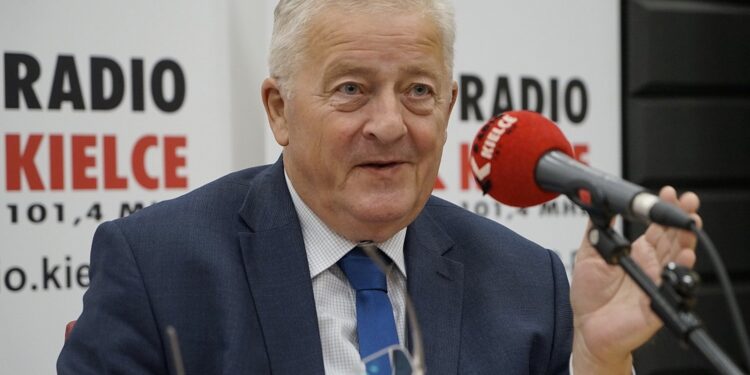 17.05.2020. Kielce. Studio Polityczne Radia Kielce. Na zdjęciu: Czesław Siekierski - PSL / Kamil Król / Radio Kielce