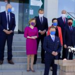 01.06.2020. Kielce. Podpisanie umowy na modernizację oczyszczalni ścieków w Piekoszowie. Na zdjęciu (od lewej): Grzegorz Socha - wiceprezes WFOŚiGW w Kielcach, Zbigniew Piątek - wójt Piekoszowa, Marcin Heliosz - prezes Zakładu Usług Komunalnych w Piekoszowie, Anna Krupka - wiceminister sportu, Agata Wojtyszek - poseł PiS, Bartłomiej Dorywalski - poseł PiS i Ryszard Gliwiński - prezes WFOŚiGW w Kielcach / Piotr Kwaśniewski / Radio Kielce