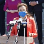 01.06.2020. Kielce. Podpisanie umowy na modernizację oczyszczalni ścieków w Piekoszowie. Na zdjęciu: Agata Wojtyszek - poseł PiS / Piotr Kwaśniewski / Radio Kielce