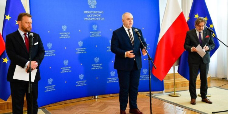 08.06.2020 Warszawa. Konferencja ws. sytuacji epidemicznej na Śląsku. Na zdjęciu (od lewej): Łukasz Szumowski - minister zdrowia, Jacek Sasin - minister aktywów państwowych i Jarosław Pinkas - szef GIS / Ministerstwo Aktywów Państwowych