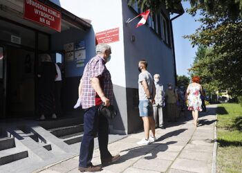 28.06.2020 Kielce. Wybory prezydenckie. Obwodowa komisja wyborcza nr 60 / Jarosław Kubalski / Radio Kielce