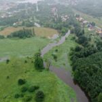 24.06.2020. Wąchock. Rzeka Kamienna przekroczyła stan alarmowy / Jarosław Kubalski / Radio Kielce