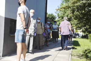 28.06.2020 Kielce. Wybory prezydenckie. Obwodowa komisja wyborcza nr 60 / Jarosław Kubalski / Radio Kielce