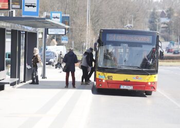 przystanek autobusowy, autobus MPK Kielce / Jarosław Kubalski / Radio Kielce