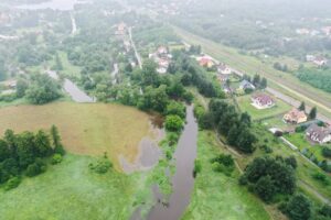 24.06.2020. Wąchock. Rzeka Kamienna przekroczyła stan alarmowy / Jarosław Kubalski / Radio Kielce