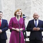 25.06.2020 Szydłów. XVII Inauguracja Sezonu Turystycznego Województwa Świętokrzyskiego. Od lewej: Marcin Piętak - prezes Regionalnej Organizacji Turystycznej Województwa Świętokrzyskiego, Anna Krupka - wiceminister sportu, poseł Mariusz Gosek / Jarosław Kubalski / Radio Kielce