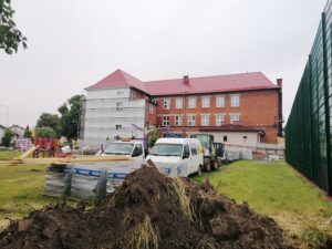 11.06.2020. Kazimierza Wielka. Remont Samorządowej Szkoły Podstawowej nr 1 im. Hugona Kołłątaja / Marta Gajda / Radio Kielce