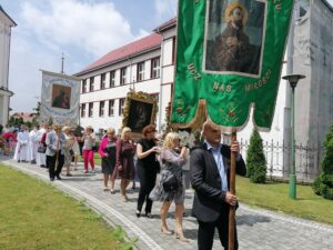 11.06.2020. Kazimierza Wielka. Procesja eucharystyczna w Rzymskokatolickiej Parafii pw. Podwyższenia Krzyża Świętego / Marta Gajda / Radio Kielce