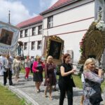 11.06.2020. Kazimierza Wielka. Procesja eucharystyczna w Rzymskokatolickiej Parafii pw. Podwyższenia Krzyża Świętego / Marta Gajda / Radio Kielce