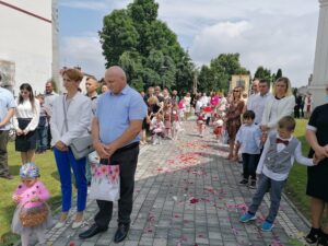 11.06.2020. Kazimierza Wielka. Procesja eucharystyczna w Rzymskokatolickiej Parafii pw. Podwyższenia Krzyża Świętego / Marta Gajda / Radio Kielce