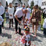 11.06.2020. Kazimierza Wielka. Procesja eucharystyczna w Rzymskokatolickiej Parafii pw. Podwyższenia Krzyża Świętego / Marta Gajda / Radio Kielce