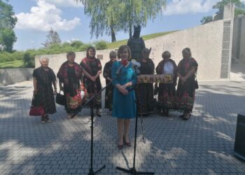 13.06.2020 Busko-Zdrój. Wiceminister sportu Anna Krupka spotkała się z mieszkańcami / Marta Gajda / Radio Kielce