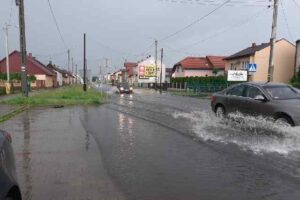 21.06.2020. Włoszczowa. Zalana ul. Partyzantów / Dionizy Krawczyński / Radio Kielce