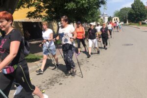 07.06.2020. Koprzywnica. Sekcja nordic walking / Grażyna Szlęzak-Wójcik / Radio Kielce