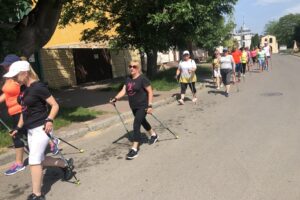 07.06.2020. Koprzywnica. Sekcja nordic walking / Grażyna Szlęzak-Wójcik / Radio Kielce