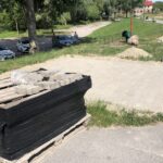 11.06.2020. Koprzywnica. Prace budowlane w okolicach zalewu / Grażyna-Szlęzak-Wójcik / Radio Kielce