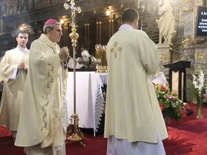 11.06.2020. Sandomierz. Uroczystość Bożego Ciała. Msza w katedrze. Na zdjęciu: Krzysztof Nitkiewicz - biskup sandomierski / Grażyna-Szlęzak-Wójcik / Radio Kielce