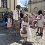 11.06.2020. Sandomierz. Uroczystość Bożego Ciała. Procesja przez rynek starego miasta oraz ulicą Mariacką / Grażyna-Szlęzak-Wójcik / Radio Kielce