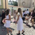 11.06.2020. Sandomierz. Uroczystość Bożego Ciała. Procesja przez rynek starego miasta oraz ulicą Mariacką / Grażyna-Szlęzak-Wójcik / Radio Kielce
