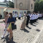 11.06.2020. Sandomierz. Uroczystość Bożego Ciała. Procesja przez rynek starego miasta oraz ulicą Mariacką / Grażyna-Szlęzak-Wójcik / Radio Kielce